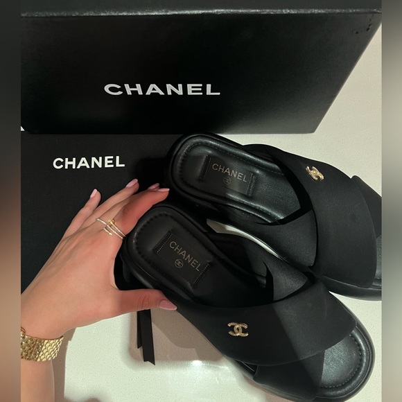 CHANEL WOMENS PUFFY SANDAL BLACK - Picture 8 of 13